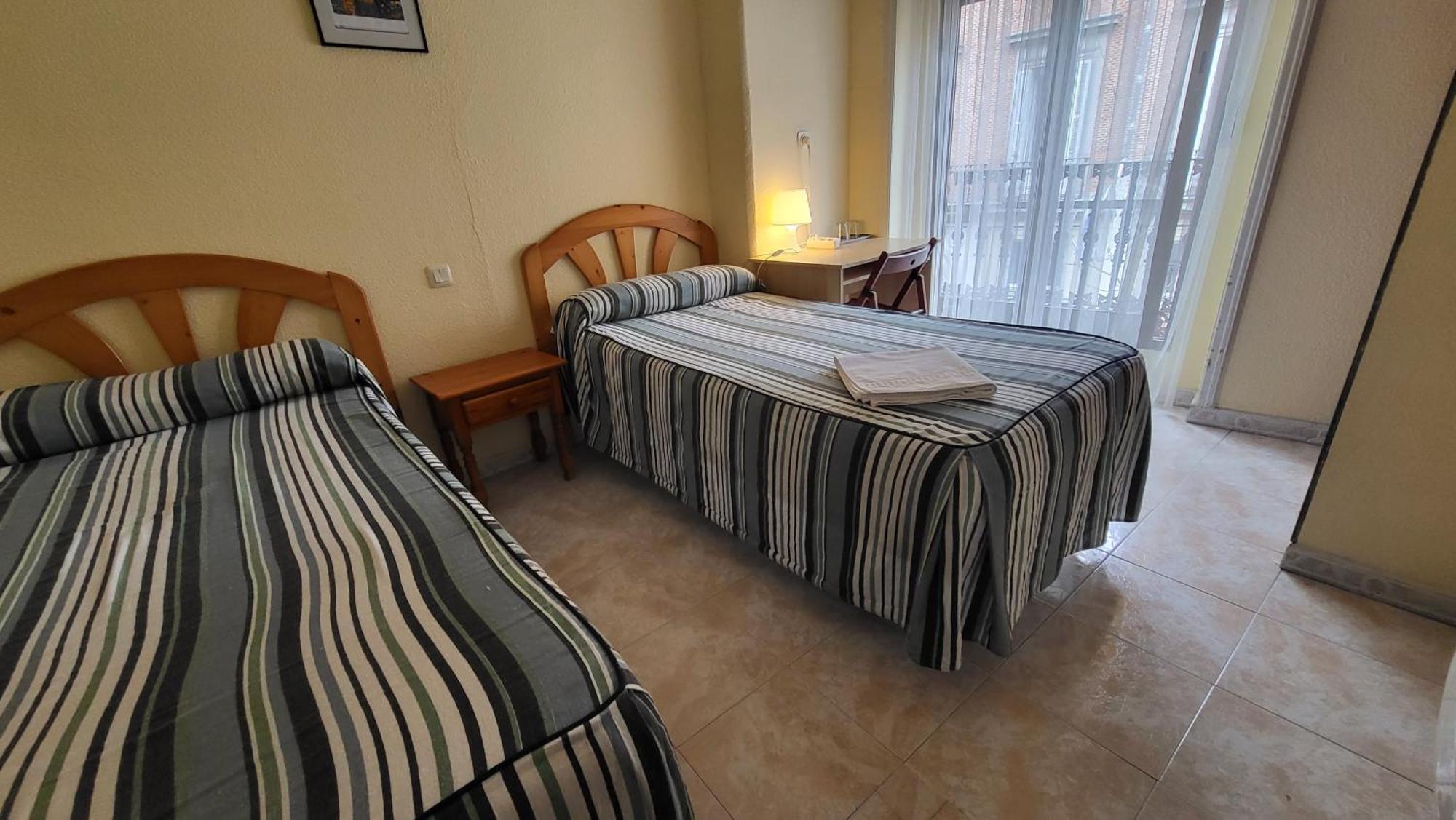 Hostal Pacios Madrid Exteriör bild