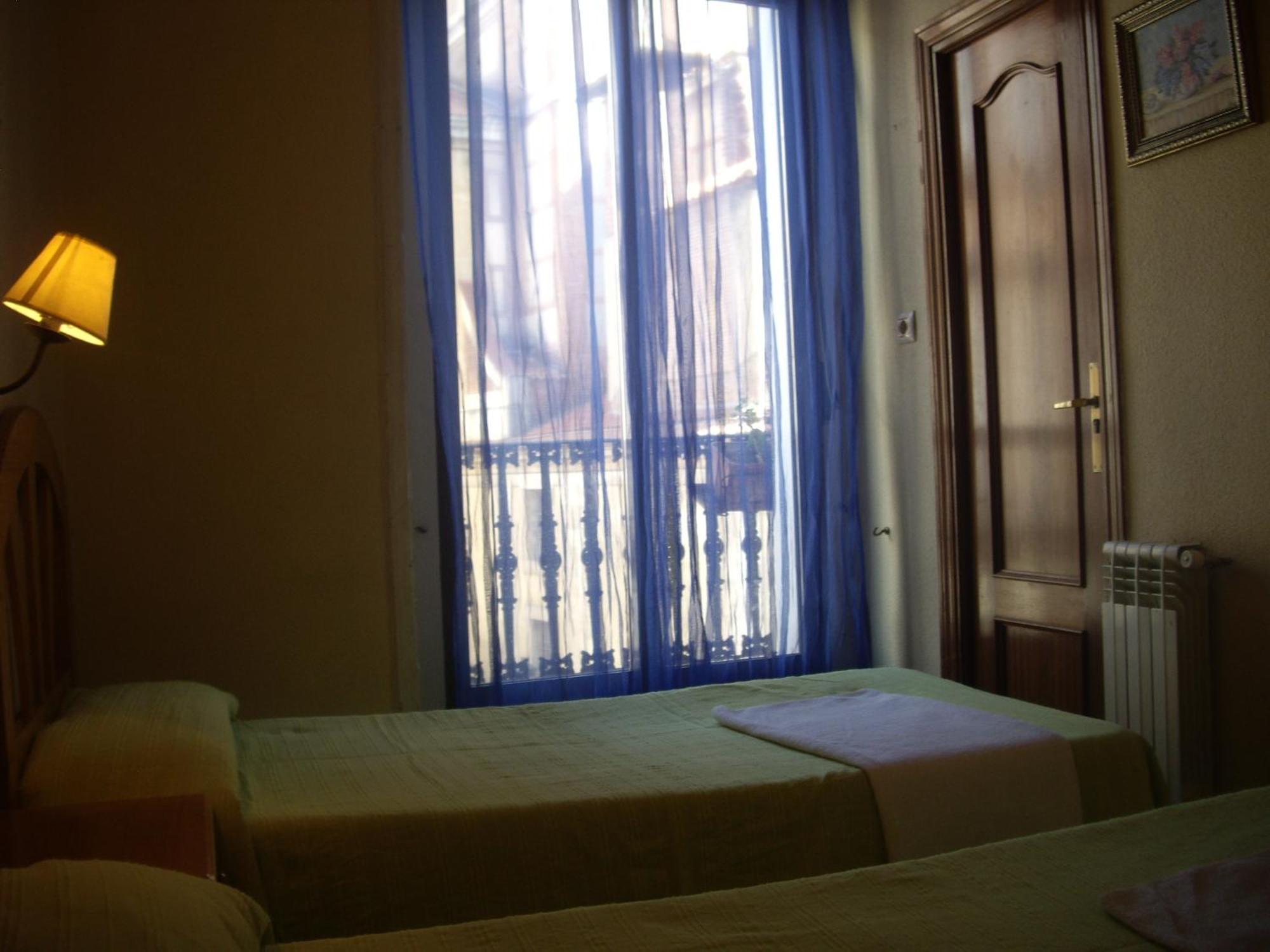 Hostal Pacios Madrid Exteriör bild