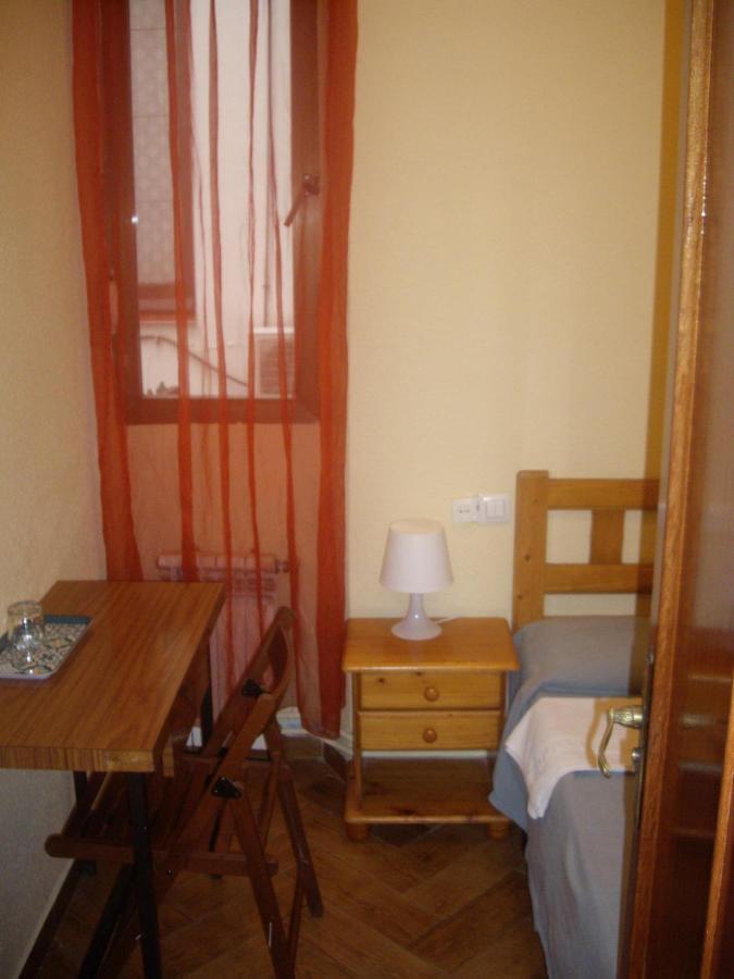 Hostal Pacios Madrid Exteriör bild